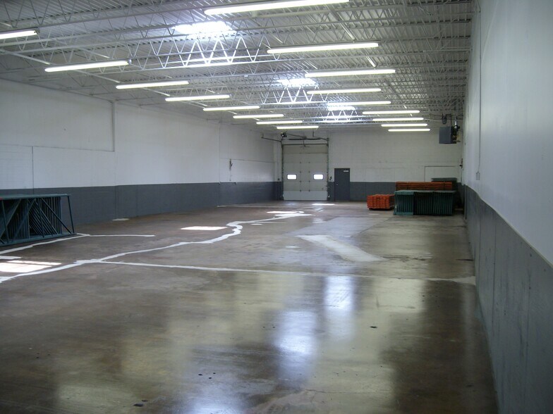 More Photos Of 887-893 Pierce Butler Route, Saint Paul Warehouse For Lease