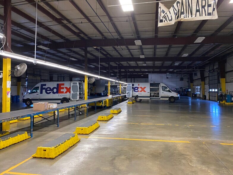 More Photos Of 1017 Macarthur Rd, Reading Warehouse For Lease
