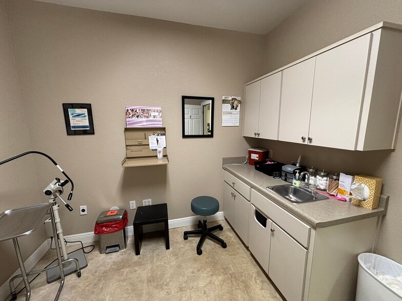 More Photos Of 7005-7011 Nightwalker Rd, Brooksville Medical For Lease