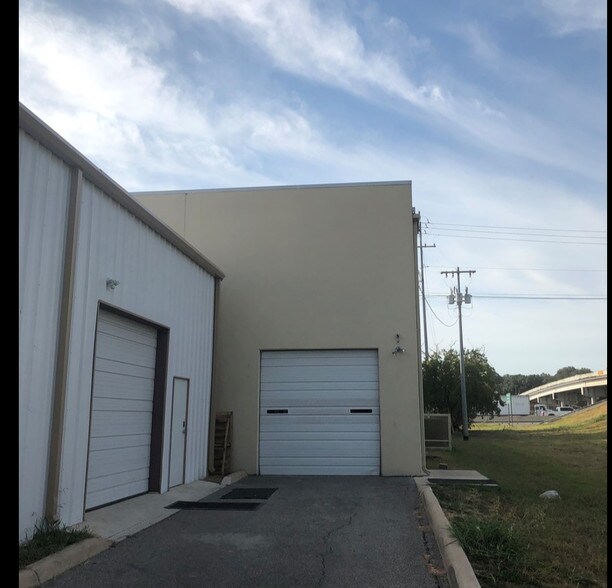 More Photos Of 15273 Interstate 35 N, Selma Freestanding For Lease