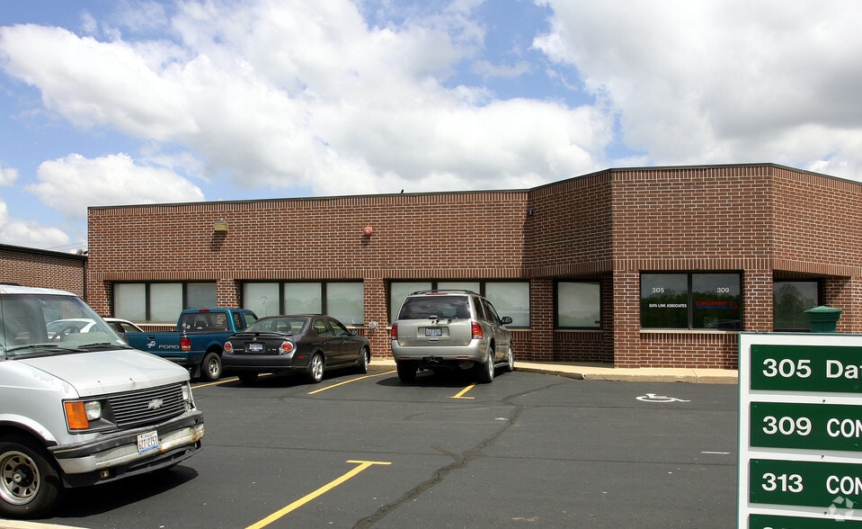 More Photos Of 305-317 Oswalt Ave, Batavia Flex For Lease