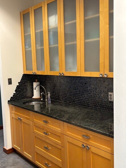 More Photos Of 4005 2nd Ave S, Birmingham Office For Lease