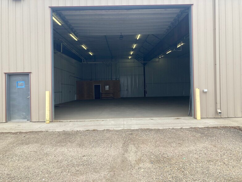 More Photos Of 309 40th Ave NW, Minot Warehouse For Lease