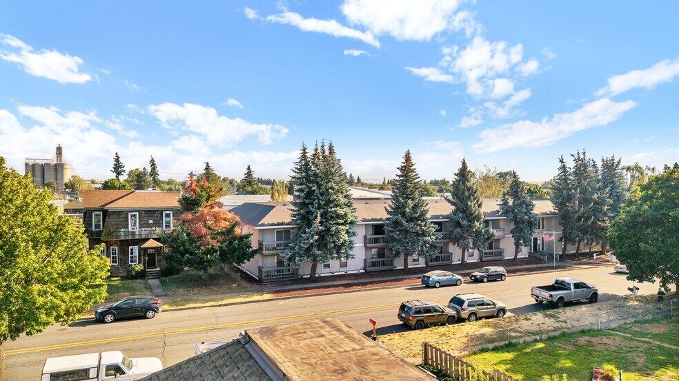 Primary Photo Of 226 W Broadway St, Goldendale Apartments For Sale