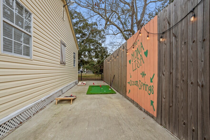 More Photos Of 1705 Government St, Ocean Springs Office For Sale