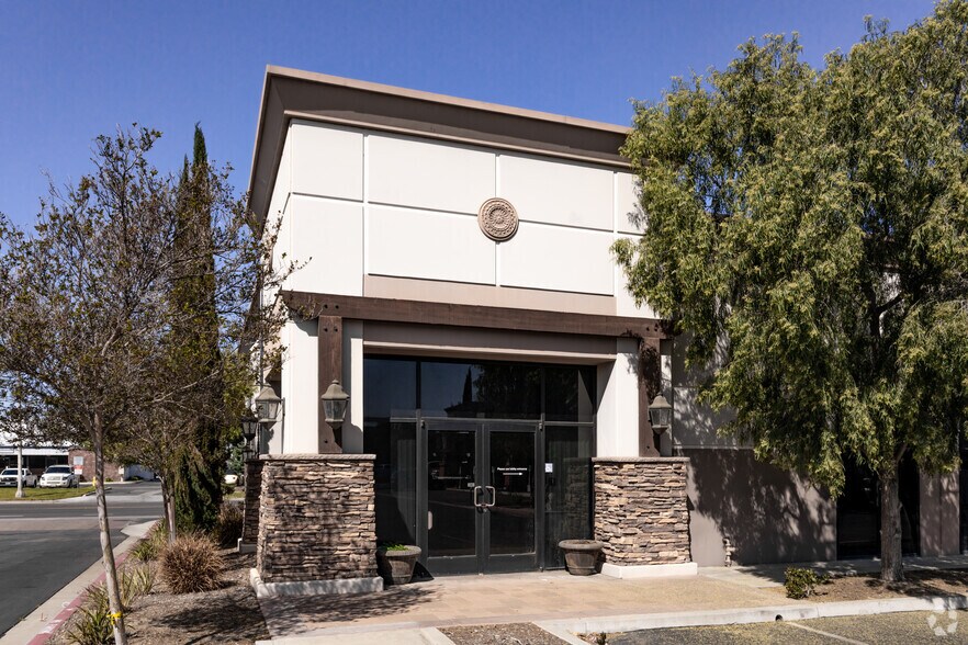 More Photos Of 501 Queensland Cir, Corona Office For Lease