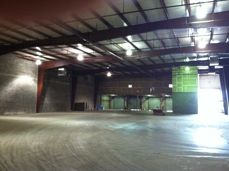 More Photos Of 95 Freeway Dr W, Orange Warehouse For Lease