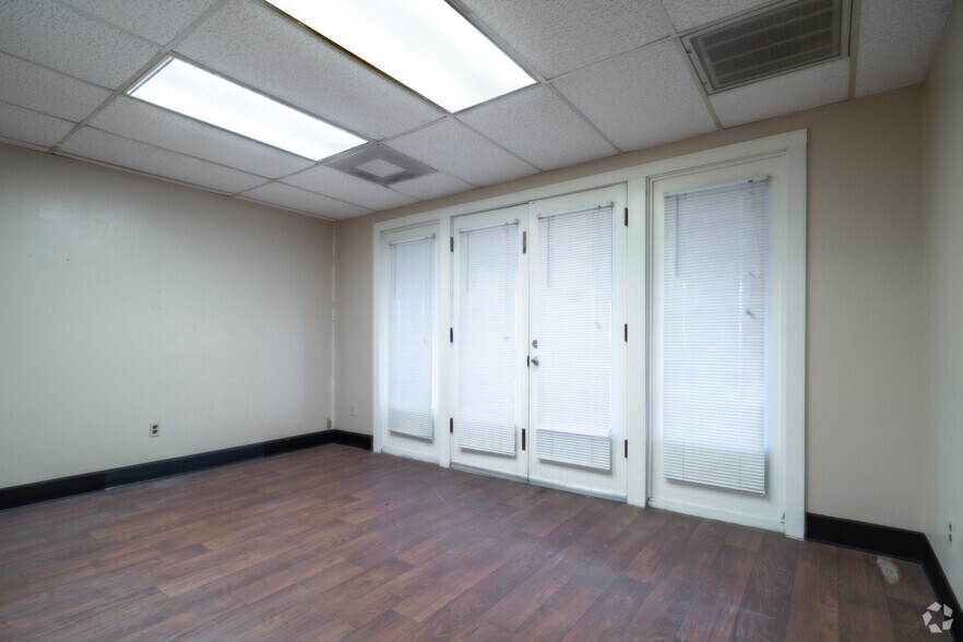 More Photos Of 6323 Sovereign Dr, San Antonio Office For Sale