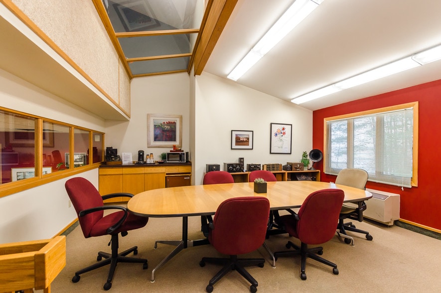 More Photos Of 40-60 Beechwood Dr, North Andover Loft Creative Space For Lease