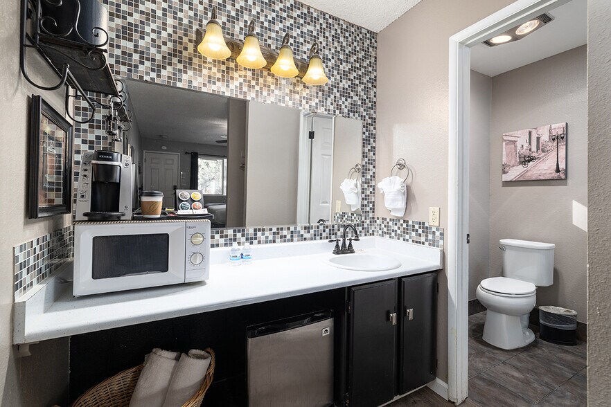 More Photos Of 1072 Ski Run Blvd, South Lake Tahoe Hotel For Sale