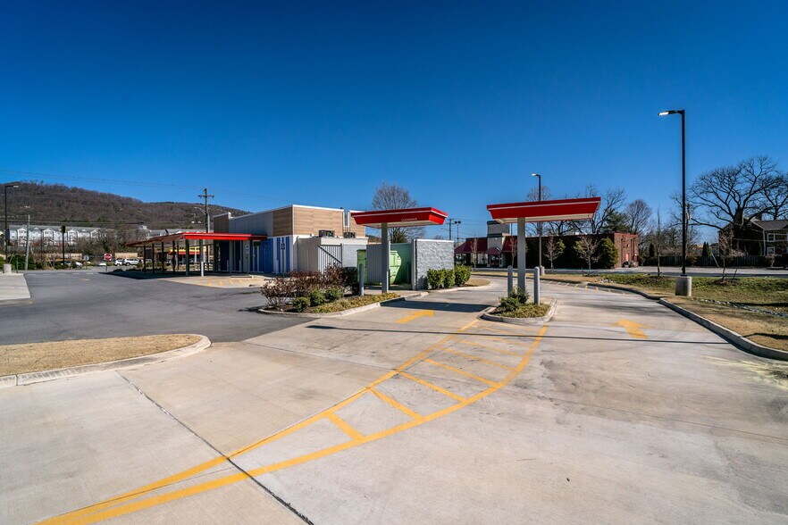 More Photos Of 1968 W Main St, Salem Fast Food For Lease