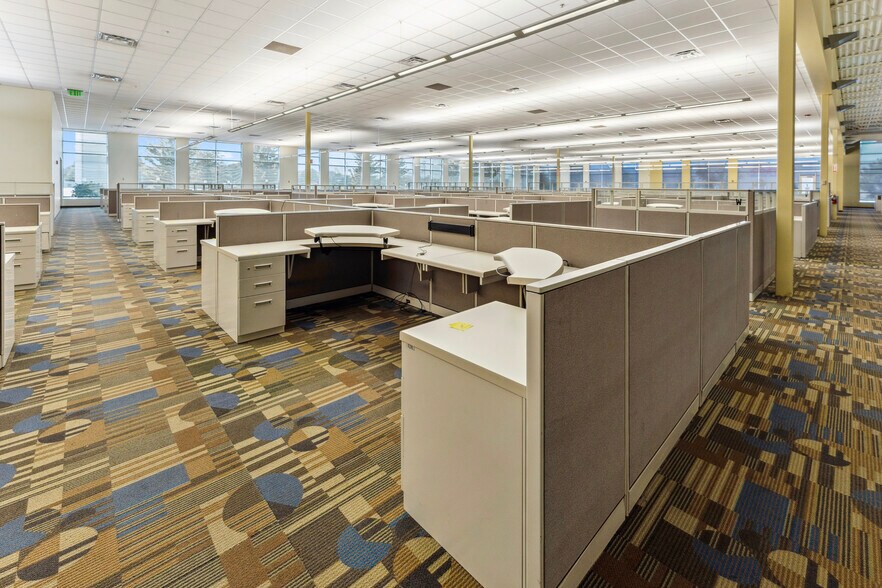 More Photos Of 5348 Elmore Ave, Davenport Office For Sale