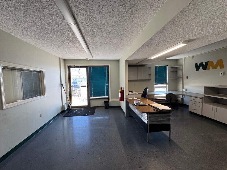 Primary Photo Of 5104 42 Av, Lloydminster Medical For Lease