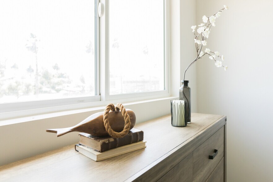 More Photos Of 14827 W Victory Blvd, Van Nuys Apartments For Sale