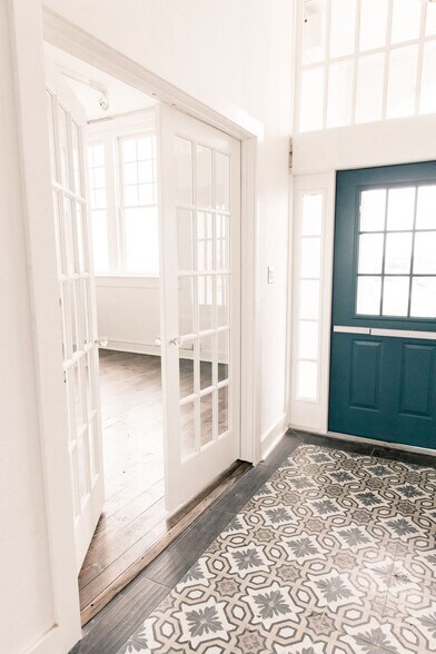 More Photos Of 1601 Chalk Hill Rd, Dallas Loft Creative Space For Sale