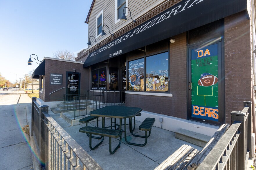 Primary Photo Of 7815 Ogden Ave, Lyons Restaurant For Sale