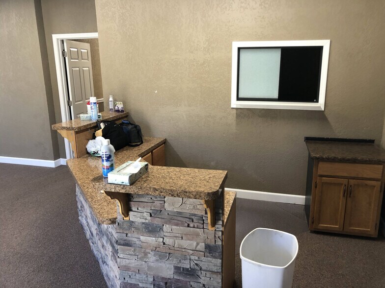 More Photos Of 2016 N Westwood Blvd, Poplar Bluff Freestanding For Sale