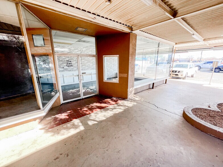 More Photos Of 1000-1108 N Midkiff Rd, Midland Unknown For Lease