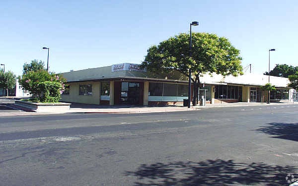 More Photos Of 1901-1919 Salvio St, Concord General Retail For Lease