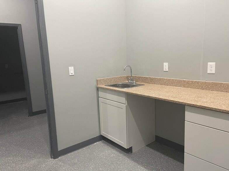 More Photos Of 8511 Madison Ave, Indianapolis Storefront Retail Office For Lease