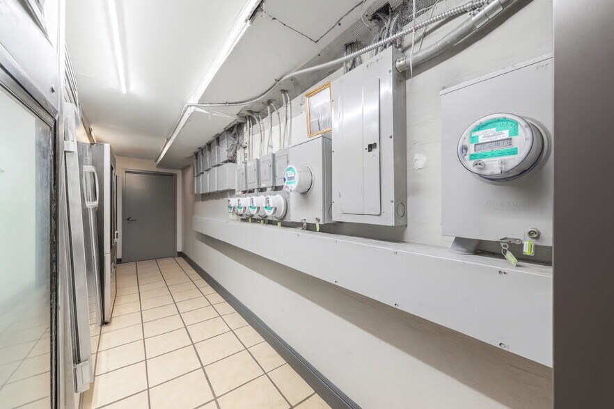 More Photos Of 128 Metropolitan Ave, Brooklyn Restaurant For Lease