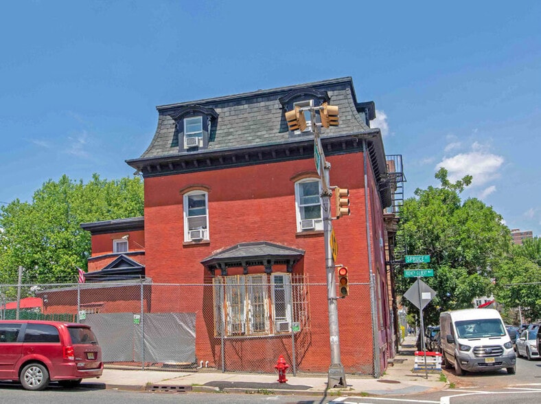 More Photos Of 521-523 Washington St, Newark Apartments For Sale
