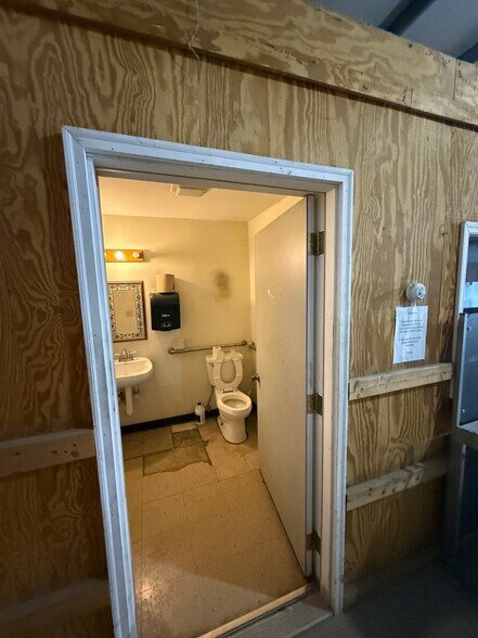 More Photos Of 572 3rd Ave Ext, Rensselaer Light Manufacturing For Lease