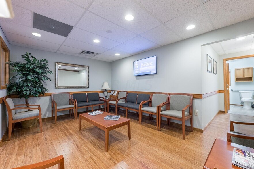 More Photos Of 1151 Bethel Rd, Columbus Medical For Sale