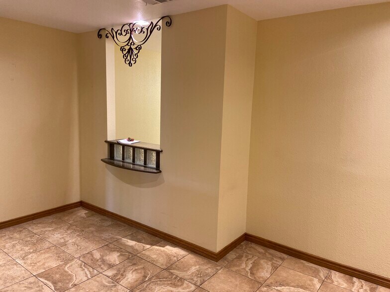 More Photos Of 515 N King St, Seguin Medical For Sale