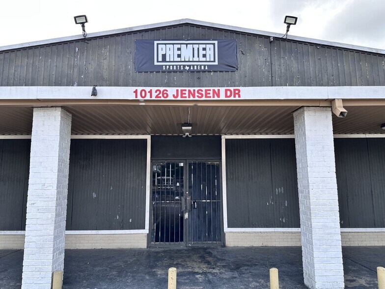More Photos Of 10126 Jensen Dr, Houston Freestanding For Sale