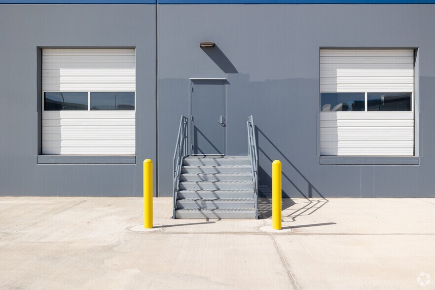 More Photos Of 20600 E 35th Dr, Aurora Industrial For Lease