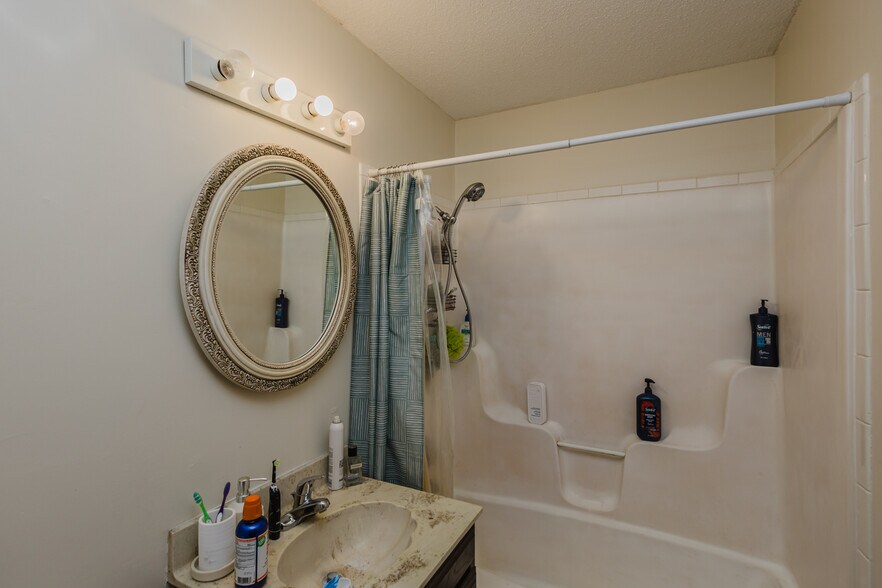 More Photos Of 3102 Sierra Pky, Hutchinson Apartments For Sale