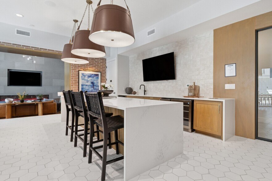 More Photos Of 760 Airport Blvd, Austin Apartments For Lease