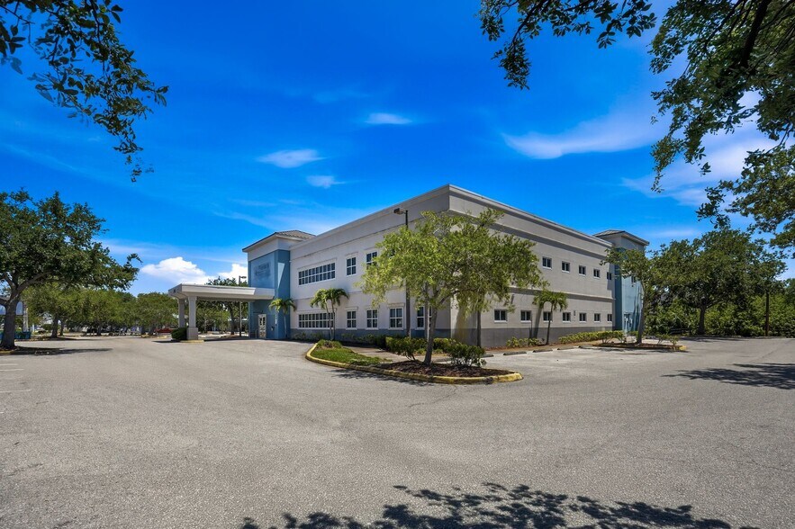 More Photos Of 7005 Cortez Rd W, Bradenton Medical For Lease