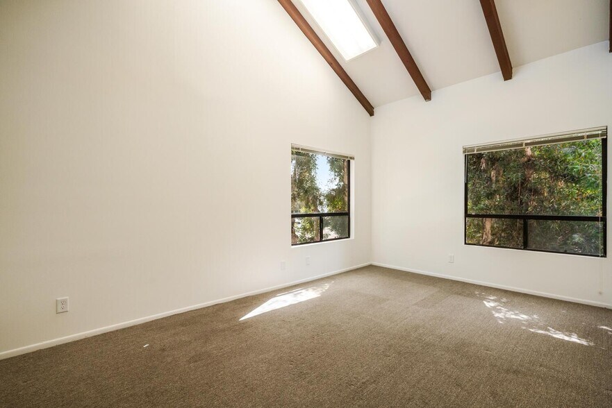 More Photos Of 1765 Goodyear Ave, Ventura Office For Lease