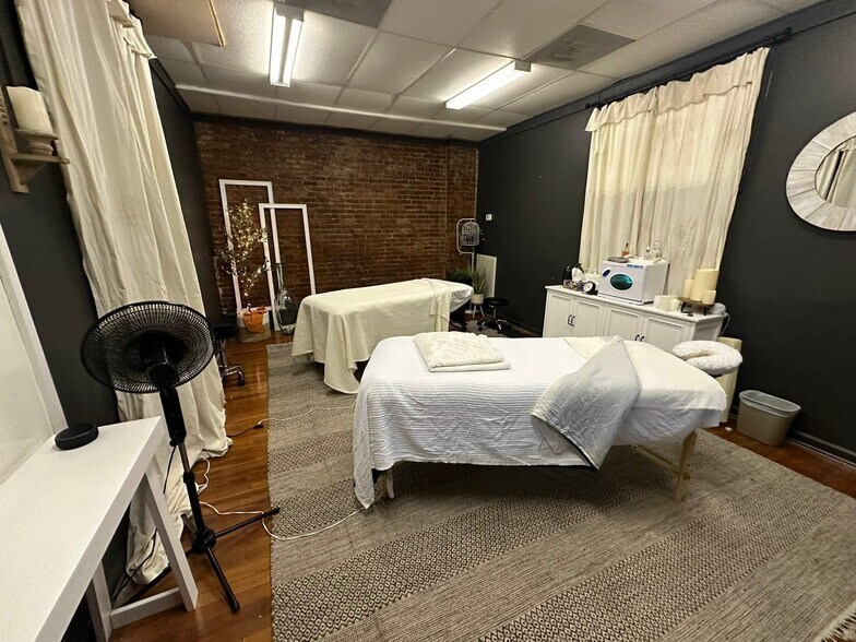 More Photos Of 117 Broad St, Kingsport Storefront For Lease