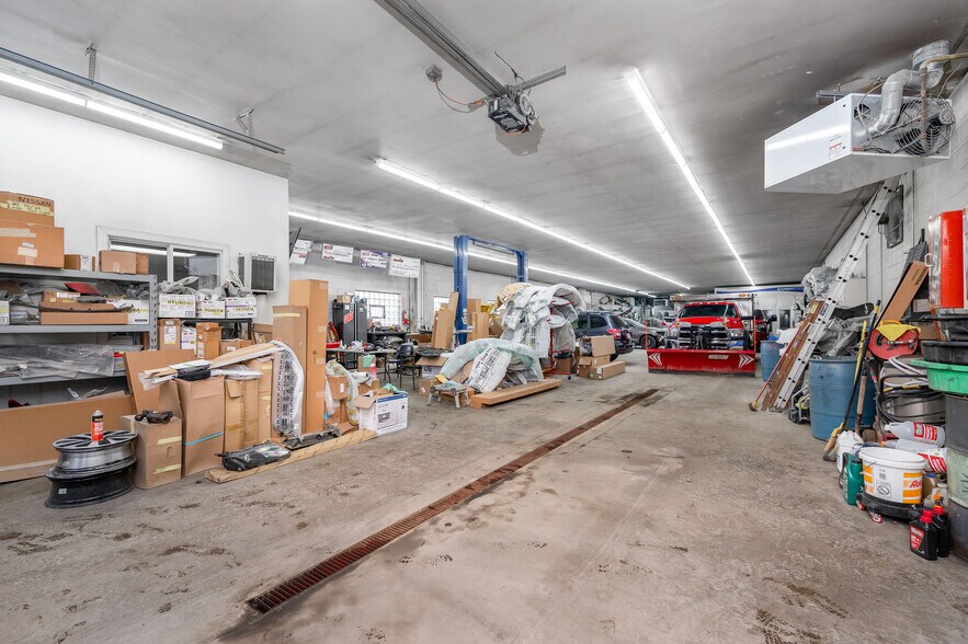 More Photos Of 186 Perry Hwy, Pittsburgh Auto Dealership For Sale