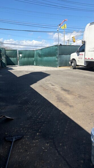 More Photos Of 158-01 Cross Bay Boulevard, Howard Beach Land For Lease