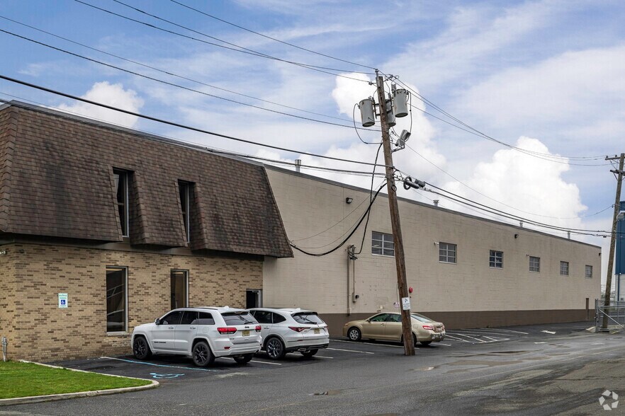 More Photos Of 310 Paterson Plank Rd, Carlstadt Manufacturing For Lease