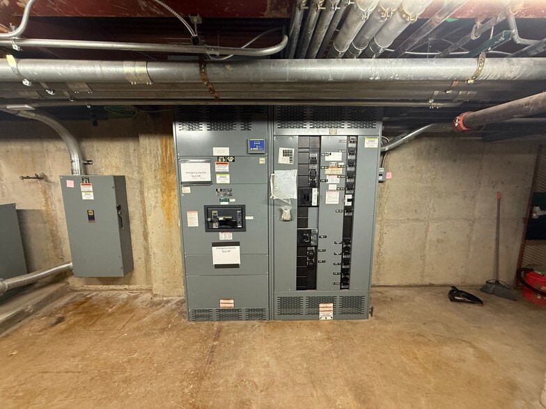 More Photos Of 6400 E Broad St, Columbus Medical For Sale