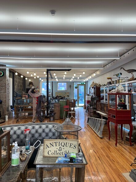 More Photos Of 7604-7606 Rue Saint-Hubert, Montréal Storefront Retail Residential For Lease