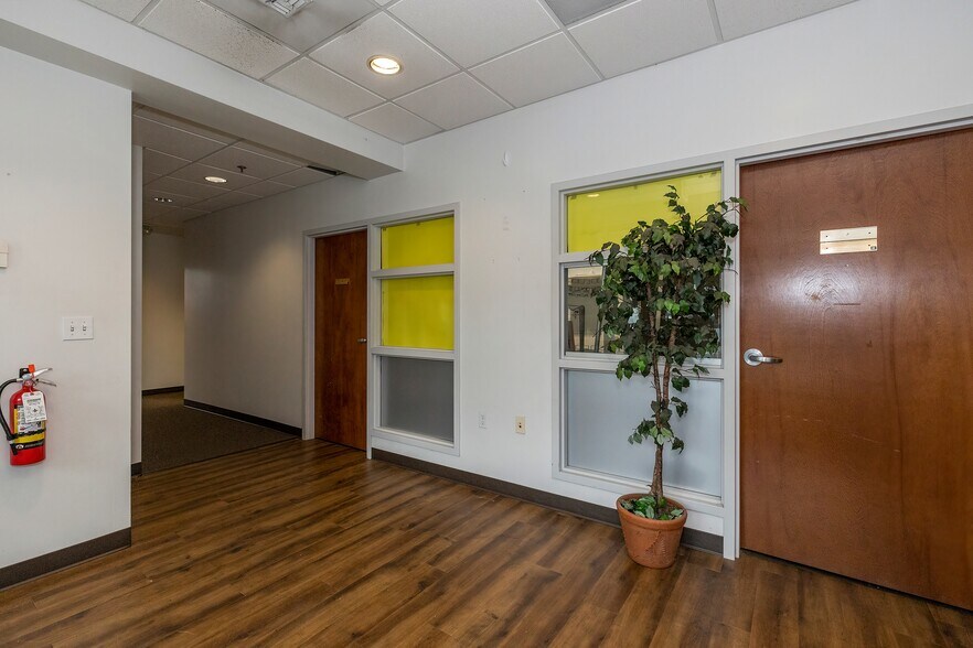 More Photos Of 8820 59th Ave SW, Lakewood Office For Lease