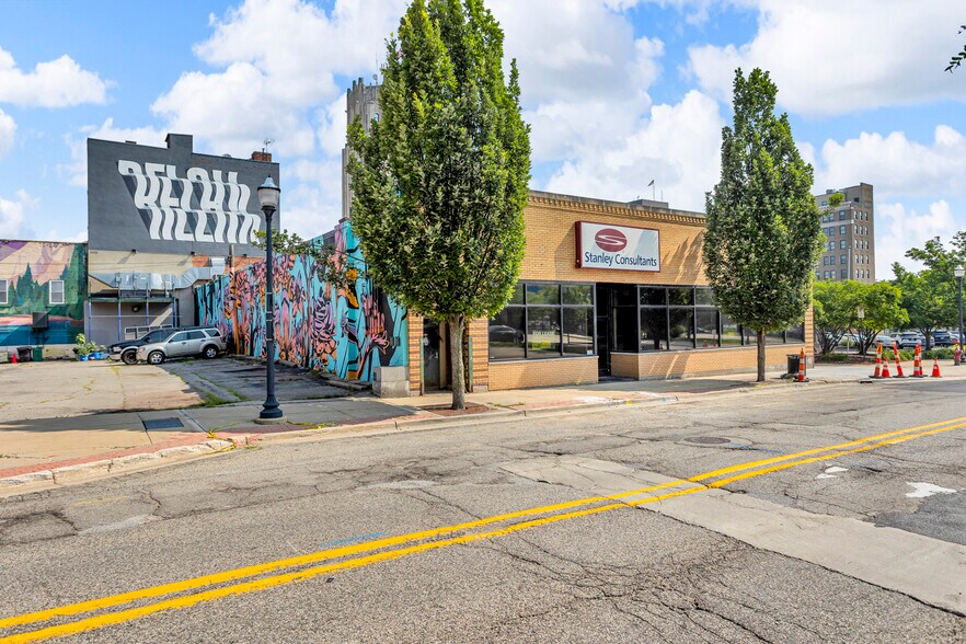 More Photos Of 132 W Cortland Ave, Jackson Office For Lease