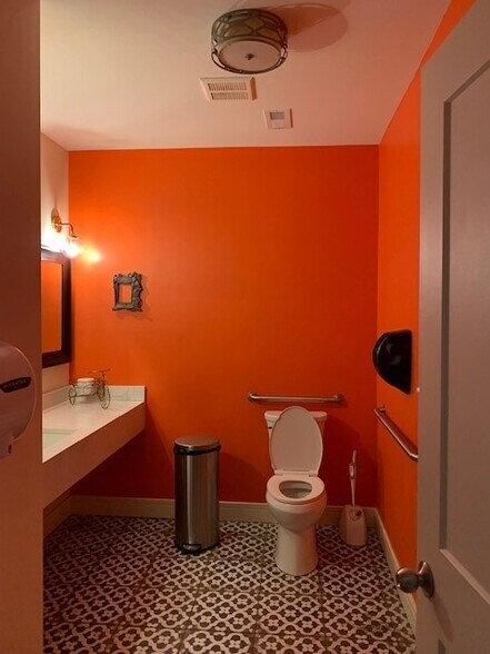 More Photos Of 2210 N Halsted St, Chicago Restaurant For Lease