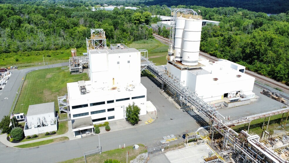 More Photos Of 7 Schoolhouse Ln, Waterford Manufacturing For Sale