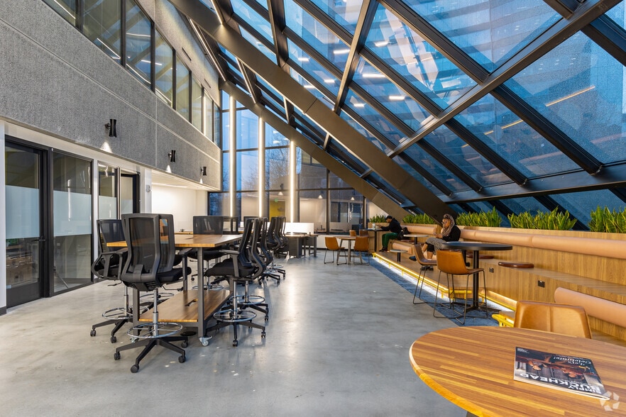 More Photos Of 3333 Peachtree Rd Ne, Atlanta Office For Lease