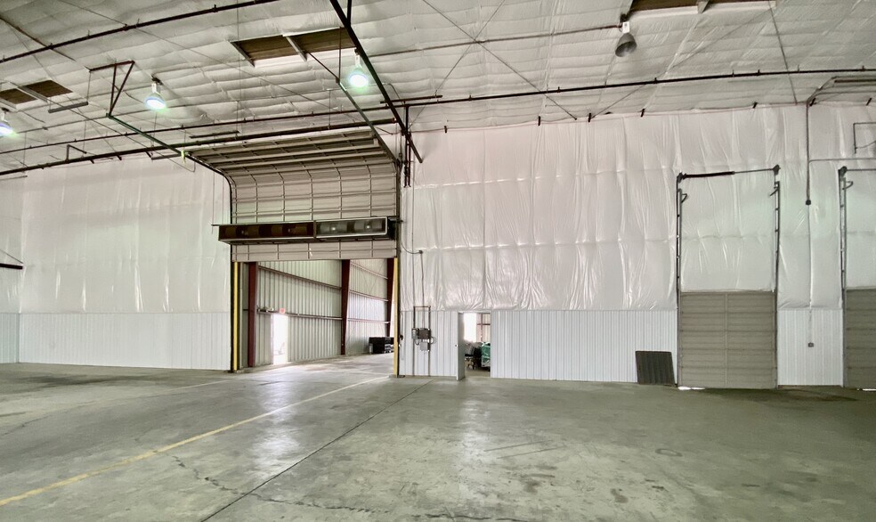 More Photos Of 1103 Carlos G Parker Blvd, Taylor Warehouse For Lease