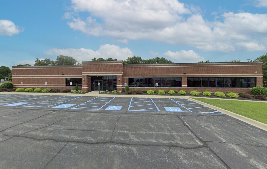 More Photos Of 211 W Ridge Rd, Griffith Office For Lease