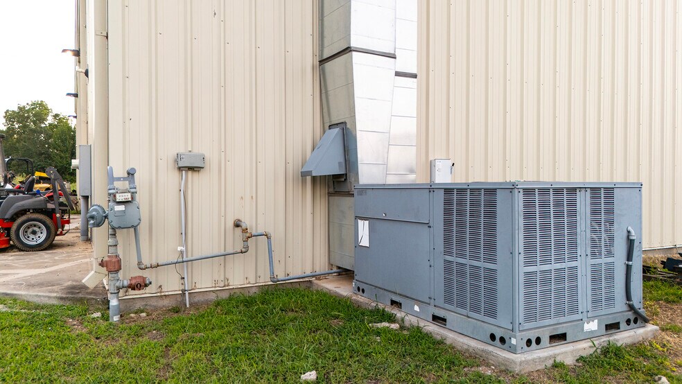 More Photos Of 919 S Roland St, Bristow Distribution For Sale