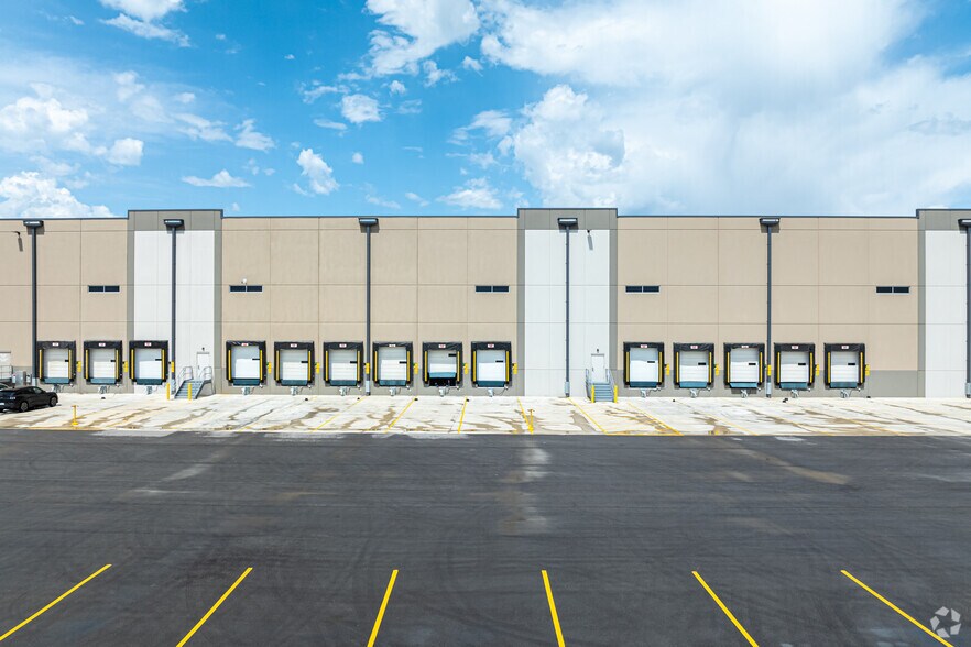 More Photos Of 30500 W 183rd St, Gardner Unknown For Lease